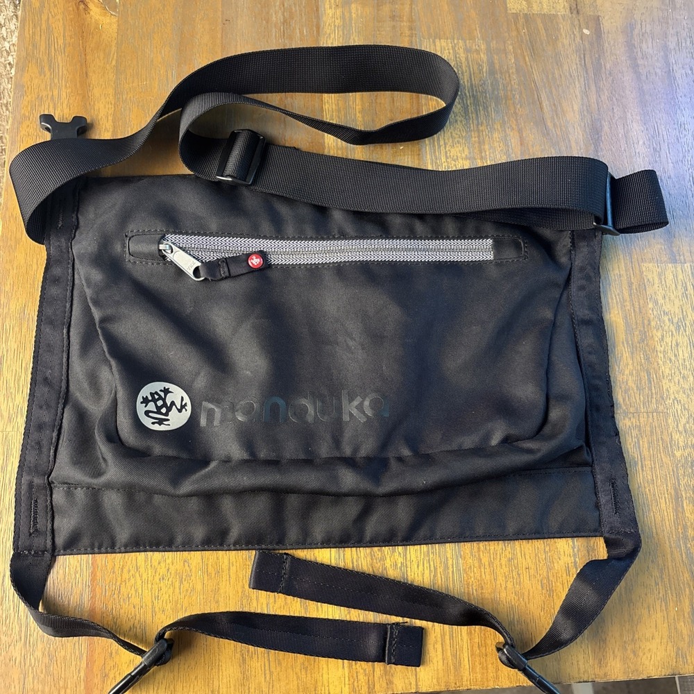 MANDUKA Yoga Mat Carrier Bag w Pocket Adjustable Strap